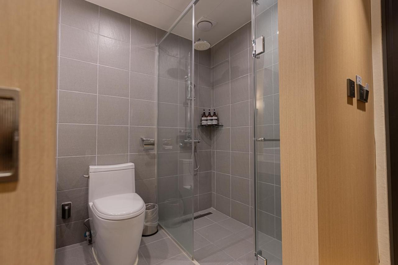 Hotel Zinc Сеогвипо Екстериор снимка