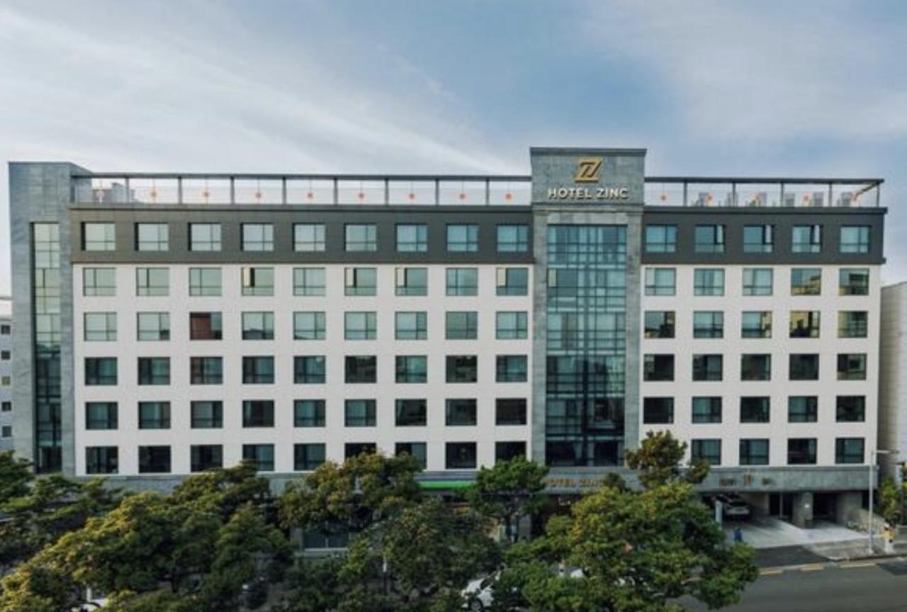 Hotel Zinc Сеогвипо Екстериор снимка
