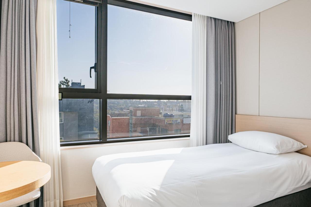 Hotel Zinc Сеогвипо Екстериор снимка