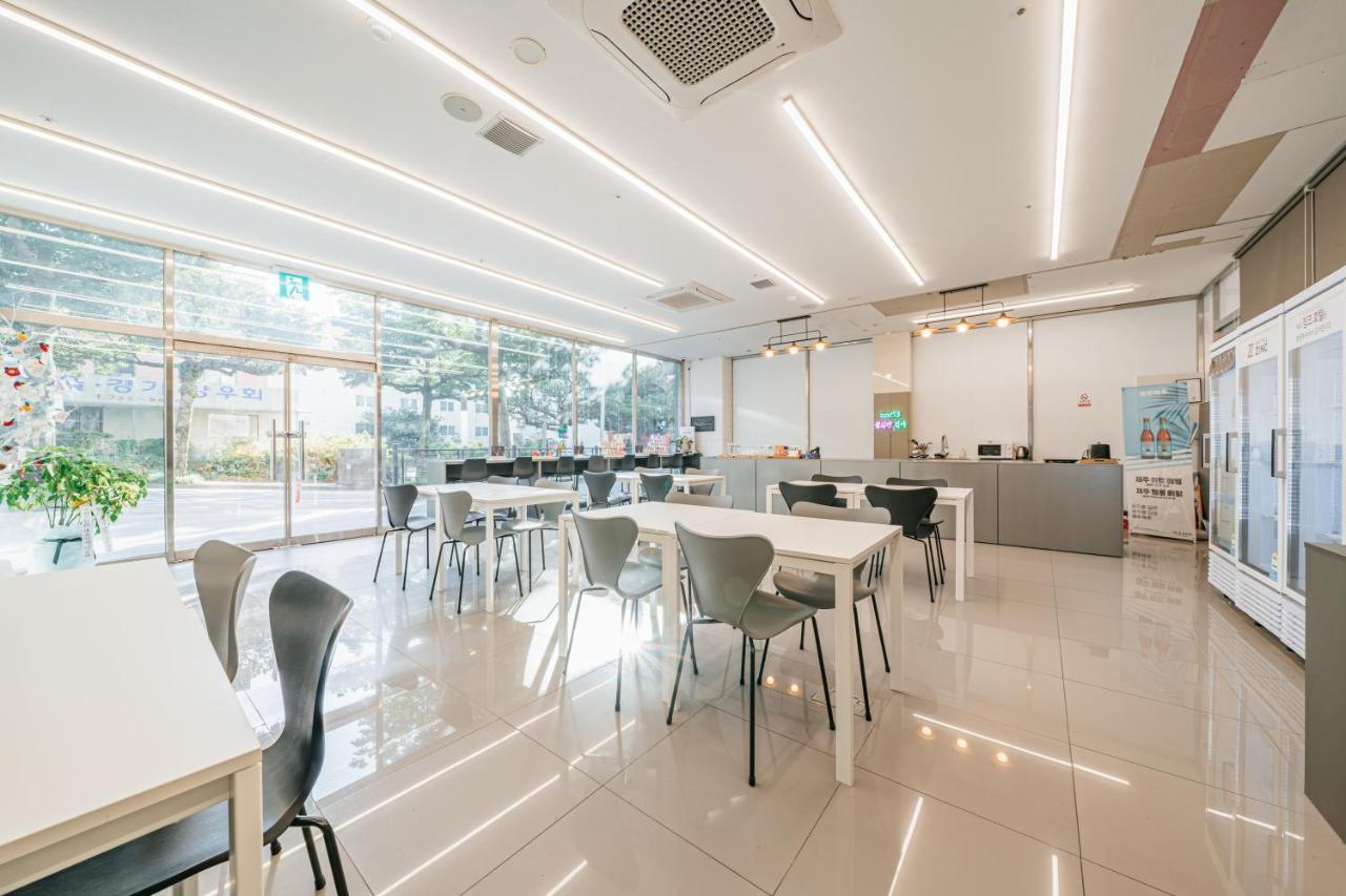 Hotel Zinc Сеогвипо Екстериор снимка