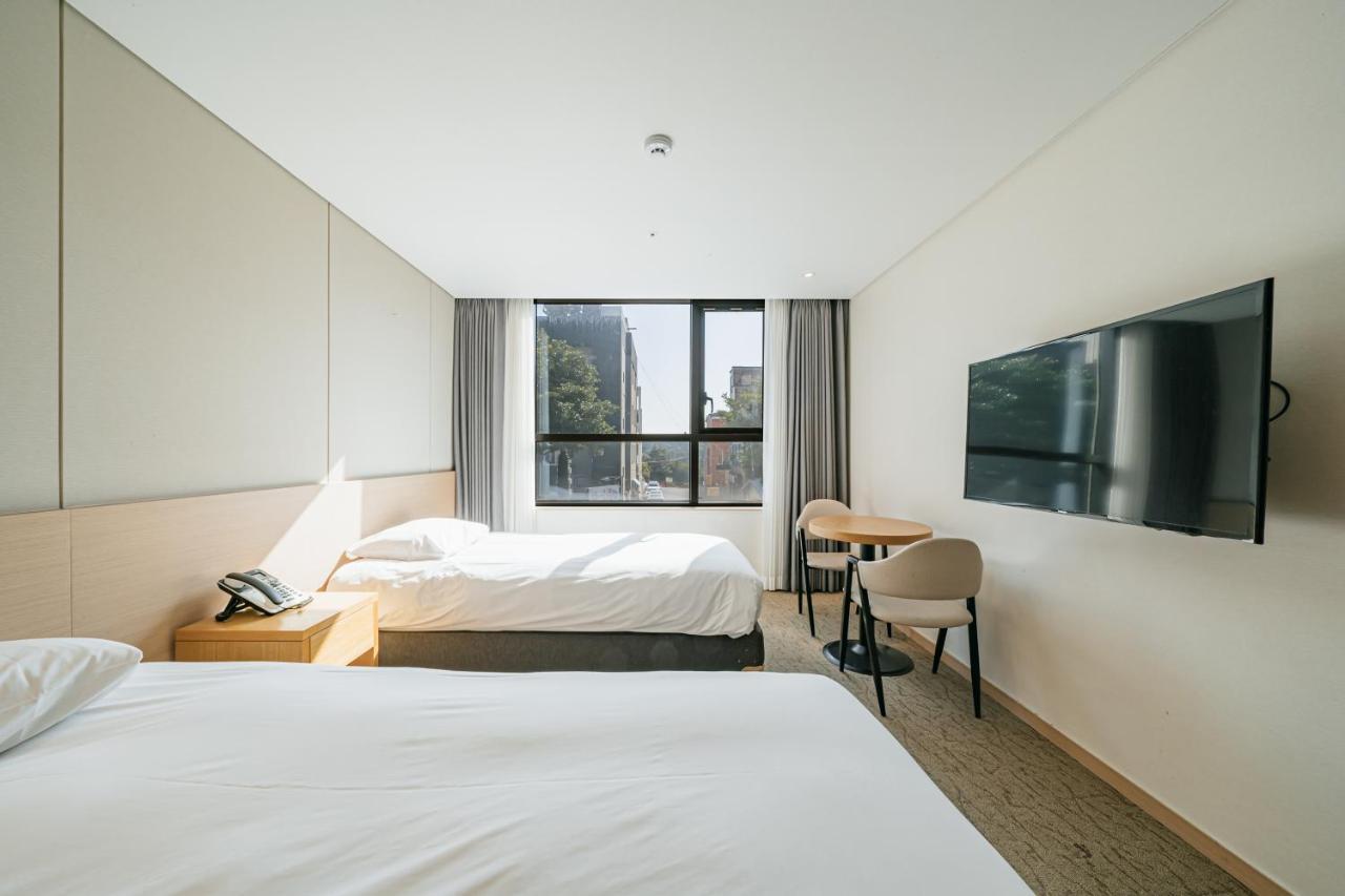 Hotel Zinc Сеогвипо Екстериор снимка