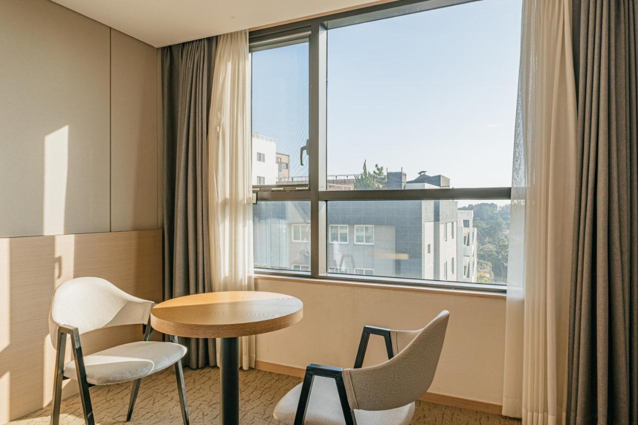 Hotel Zinc Сеогвипо Екстериор снимка
