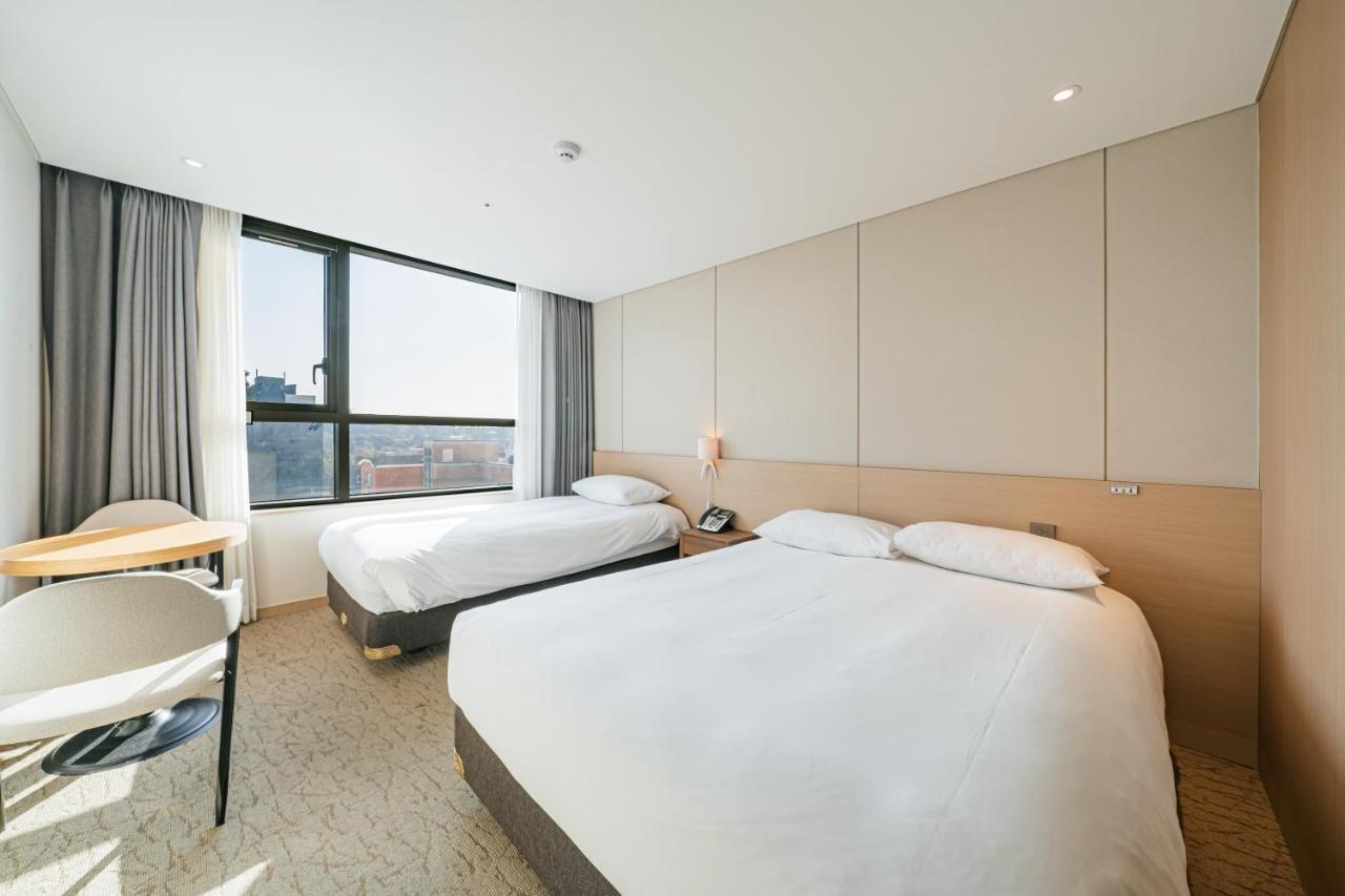 Hotel Zinc Сеогвипо Екстериор снимка